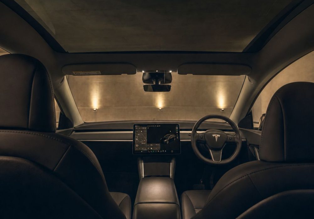 TESLA Y IN